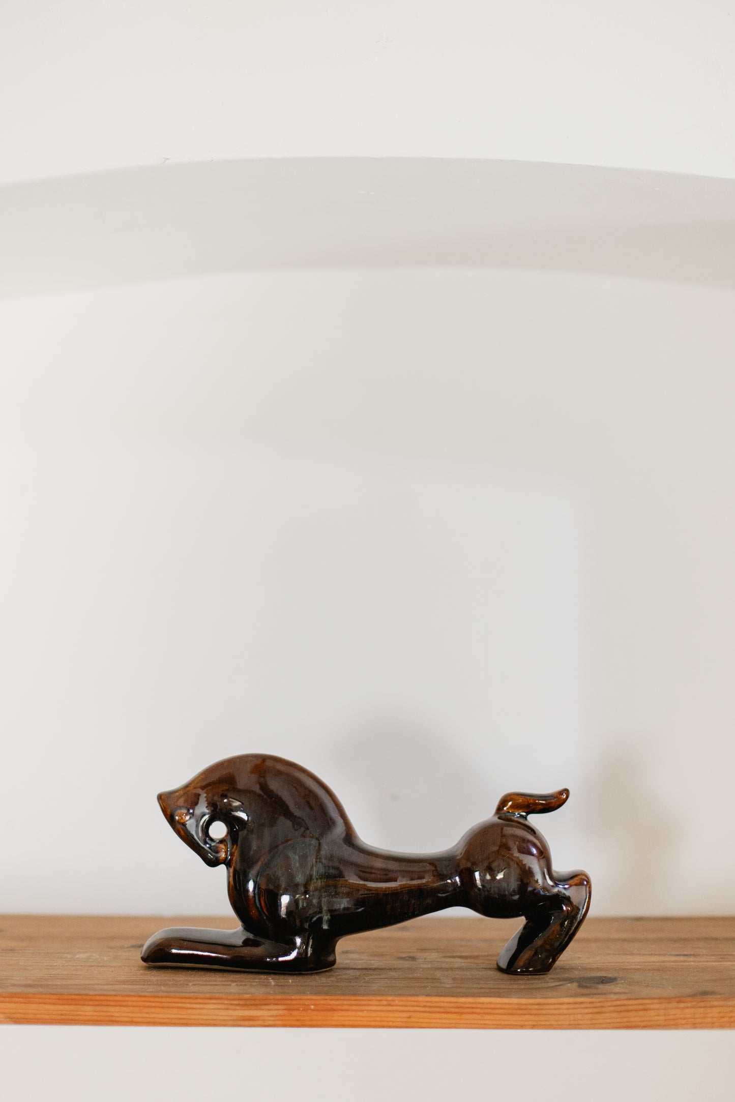 Kerámia mázas art deco figurális lószobor